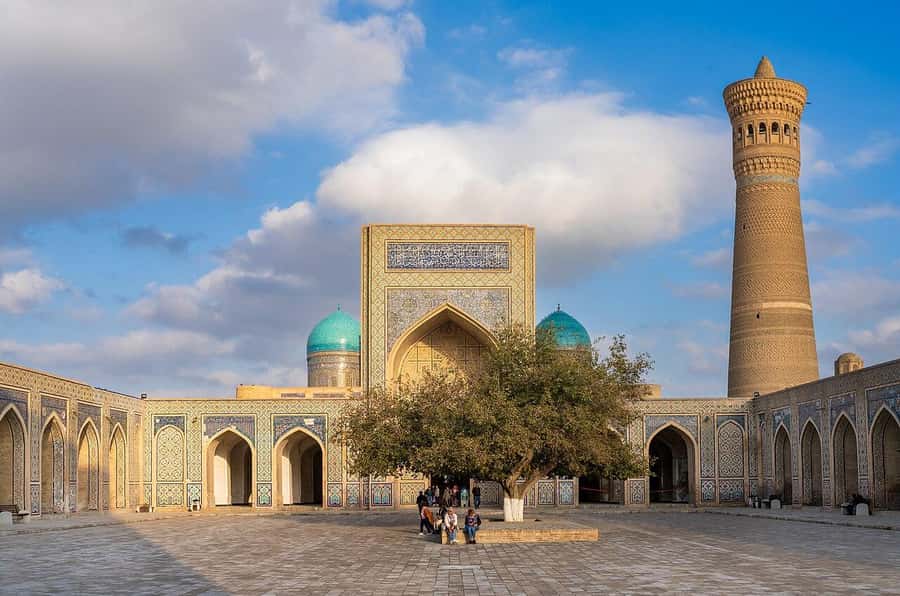 A Group Walking Tour Of Old Town - Old lanes, madrasahs, and the pleasure of walking slowly
