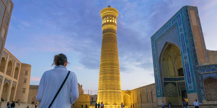 A Group Walking Tour Of Old Town - Starting near Toki Sarrafon and finding your bearings