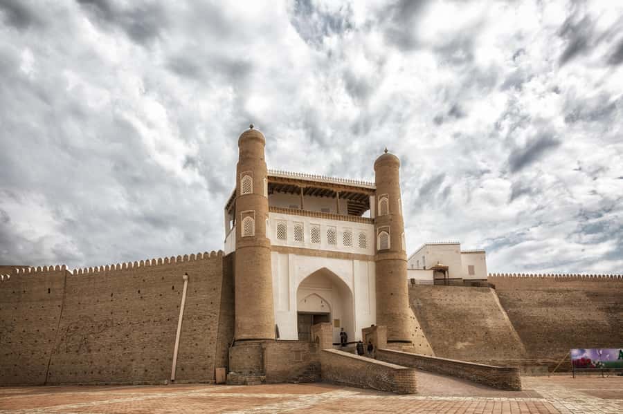 Bukhara: Full-Day Guided Tour with English-Speaking Guide - The Samanid Mausoleum and the power of plain brick