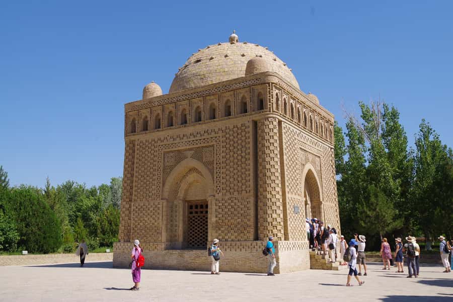 Bukhara: Full-Day Guided Tour with English-Speaking Guide - Bolo Haouz Mosque and a quieter architectural pause