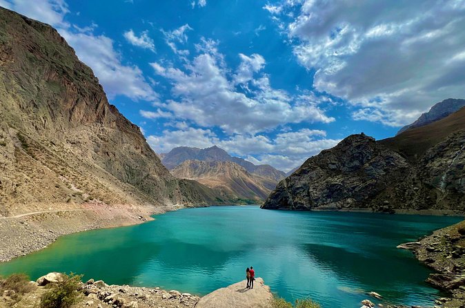 From Samarkand: Day Trip to Tajikistan's Seven Lakes - Guide Quality and Group Size