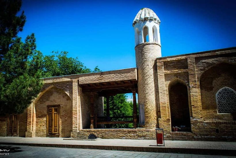 From Samarkand: Shahrisabz Day Trip & Mountain Pass Tour - Lunch, samsa, and the value of a local stop