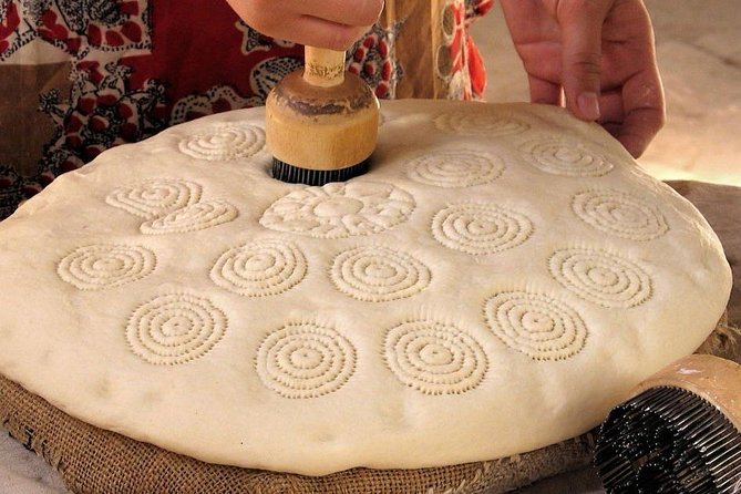 Master Class - Uzbek Bread (Khiva) - Working near the hot oven