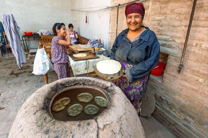 Master Class - Uzbek Bread (Khiva) - Flower patterns make the bread personal