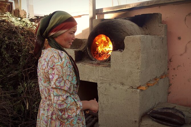 Private Samarkand Cooking Class with Market Tour & Transfers - Meeting Barchinoy and cooking at home
