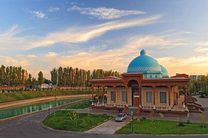Tashkent Tour - Chorsu Bazaar, where the city gets practical